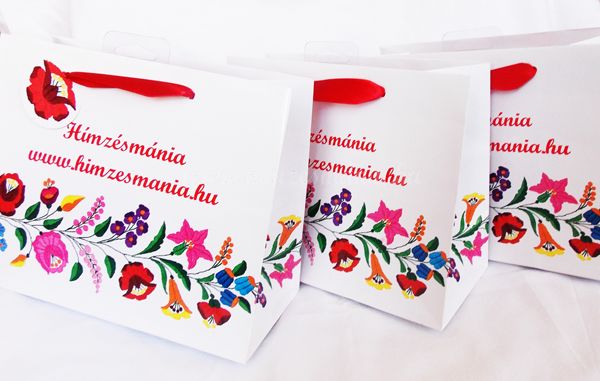 Hímzésmánia - kalocsai mintás dísztasak Hímzésmánia - kalocsai mintás dísztasak