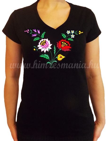 Hímzésmánia - kalocsai mintás V-nyakú póló - fekete (S, M, L, XL) Hímzésmánia - kalocsai mintás V-nyakú póló - fekete (S, M, L, XL)