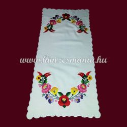 Fehér asztali futó kalocsai mintával - kézi hímzés - 28x58 cm