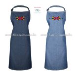 Matyó mintás farmer kötény - kézi hímzés - unisex - világos denim