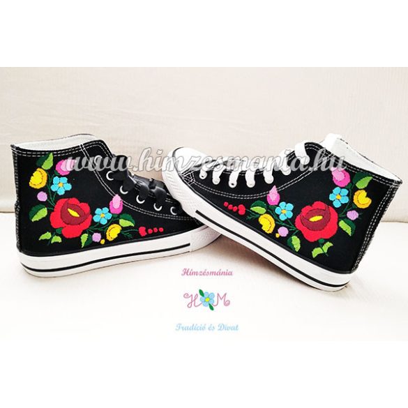 KALOCSAI MINTÁS TORNACIPŐ - KÉZI HÍMZÉS - FEKETE