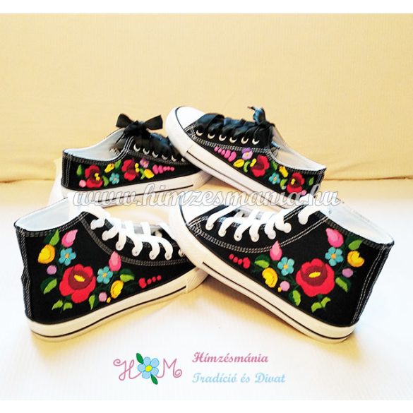 KALOCSAI MINTÁS TORNACIPŐ - KÉZI HÍMZÉS - FEKETE