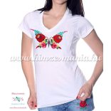 Rövid ujjú, V-nyakú női póló, kézi hímzésű kalocsai pillangó mintával - Hímzésmánia - fehér