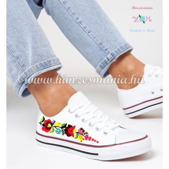 KALOCSAI TORNACIPŐ - KÉZZEL HÍMEZVE - FEHÉR