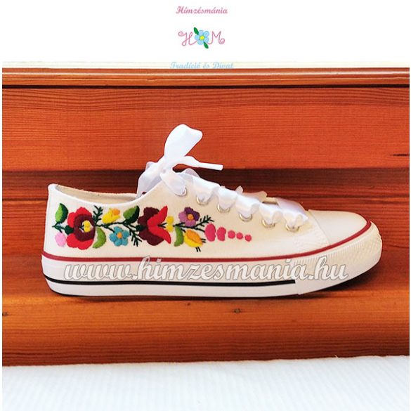 KALOCSAI TORNACIPŐ - KÉZZEL HÍMEZVE - FEHÉR
