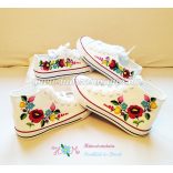 KALOCSAI TORNACIPŐ - KÉZZEL HÍMEZVE - FEHÉR