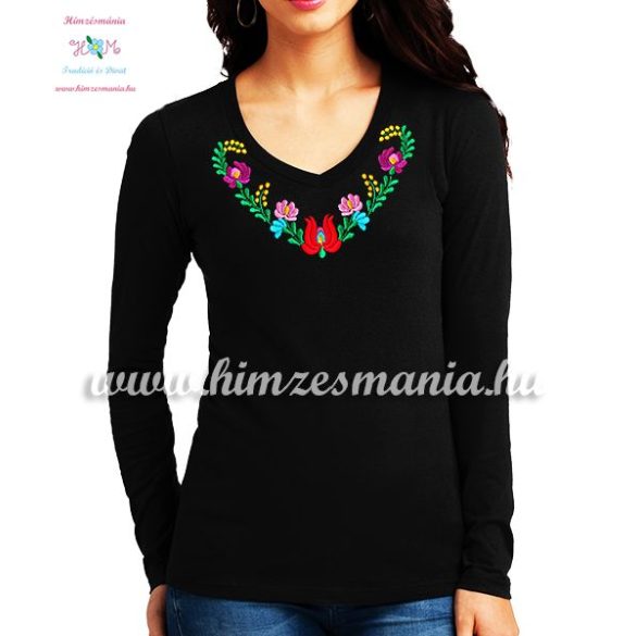 Hosszú ujjú, V-nyakú női póló, kézi hímzésű szív alakú matyó mintával - Hímzésmánia - fekete