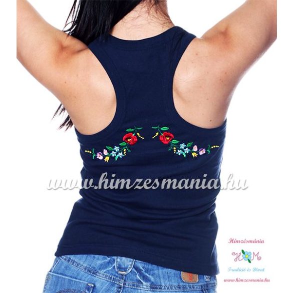 Női trikó hátulján hímzett kalocsai mintával - kék - Hímzésmánia